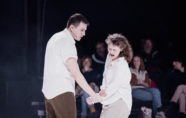 Julien Gosselin crée Musée Duras au Printemps des Comédiens