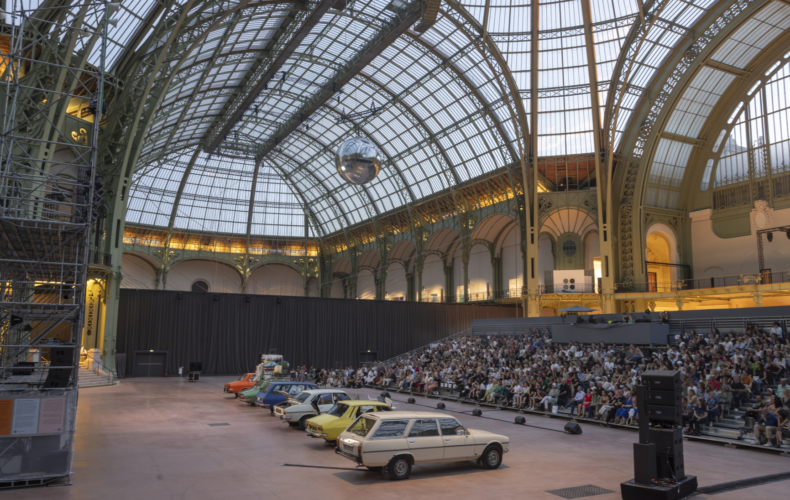 Mohamed El Khatib s'installe dans la Nef du Grand Palais avec Le grand palais de ma mère