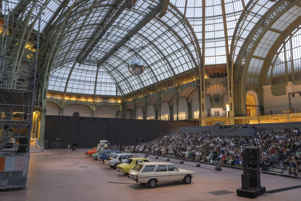Mohamed El Khatib s'installe dans la Nef du Grand Palais avec Le grand palais de ma mère
