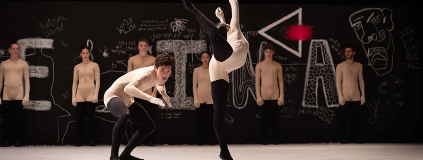 Naharin's Virus par la Batsheva Ensemble