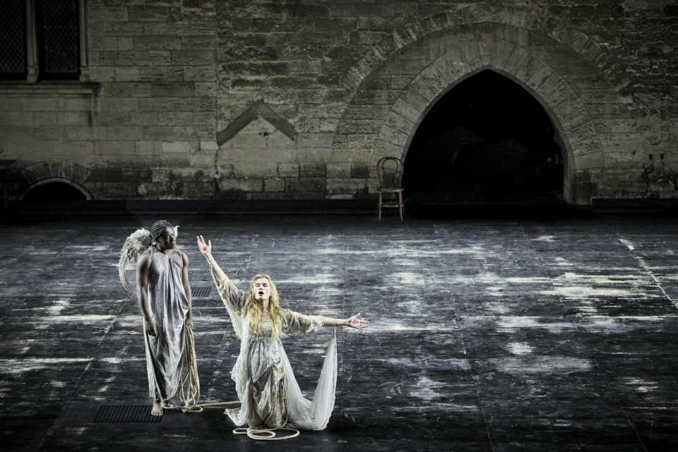 Éric Ruf et la Comédie-Française présentent Le Soulier de Satin de Claudel dans la Cour d'honneur au Festival d'Avignon 2025