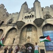 Nouvelle Déclaration d'Avignon devant le Palais des Papes