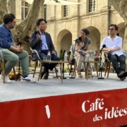 Aux côtés de Jang Ho Kim, président du Korea Arts Management Service, et de Kyu Choi, directeur artistique du Seoul Performing Arts Festival, Tiago Rodrigues a annoncé que le coréen serait la langue invitée du Festival d'Avignon 2026