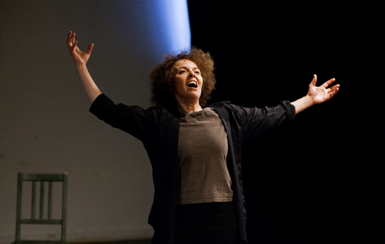 Fatima Soualhia Manet dans Frangines - on ne parlera pas de la guerre d'Algérie photo Danica Bijeljac