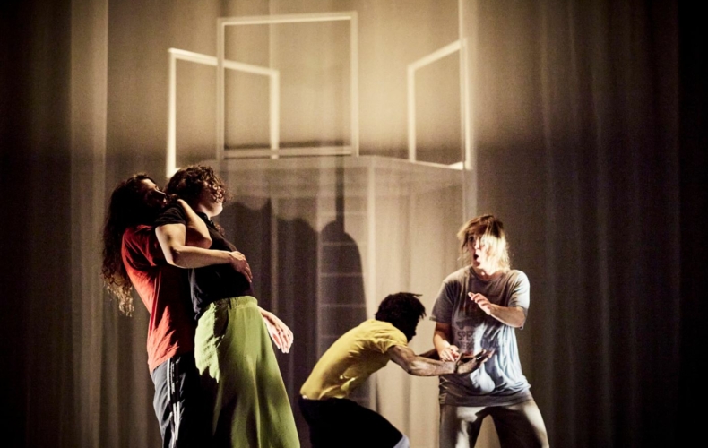 Guillaume Séverac-Schmitz met en scène Roméo et Juliette de William Shakespeare photo de répétition Christophe Raynaud de Lage