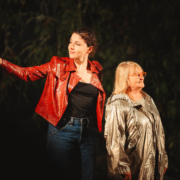 Margaux Eskenazi crée Les Jeunes Filles du Bon Pasteur au Festival du Nouveau Théâtre Populaire