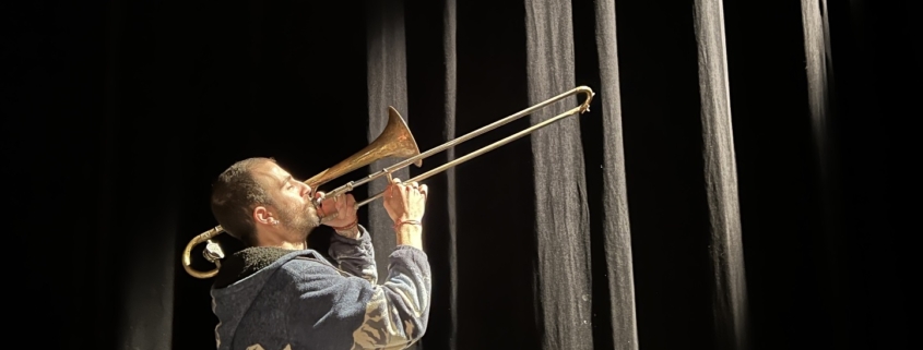 Stéphanie Dussine met en scène Le voyage d'Alice en Suisse de Lukas Bärfuss photo Hélène Gardere