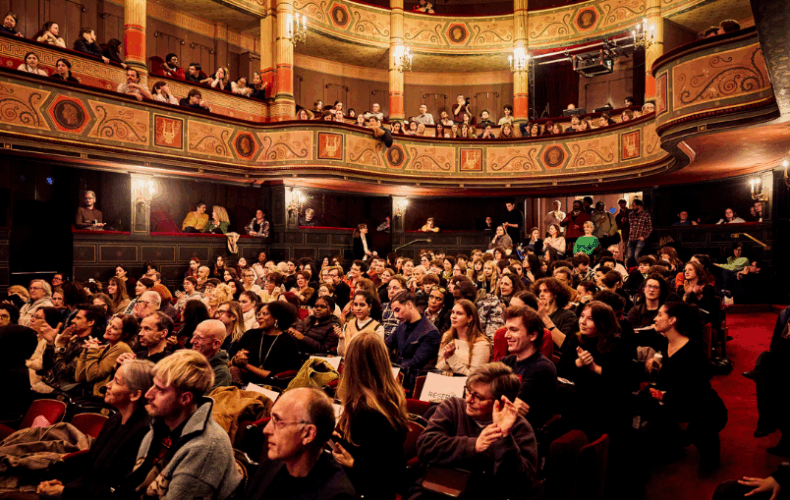 Public lors des Grands Prix de Littérature dramatique photo Joseph Banderet