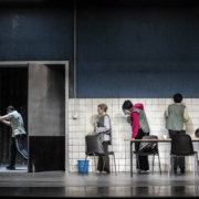 Alexander Zeldin crée Prendre soin au Théâtre national de Strasbourg