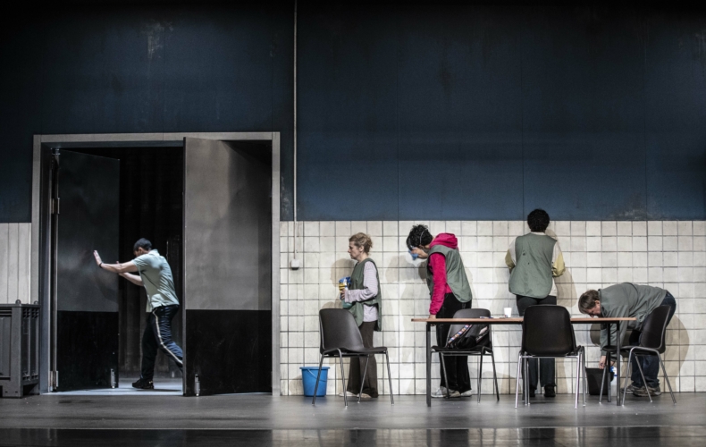 Alexander Zeldin crée Prendre soin au Théâtre national de Strasbourg