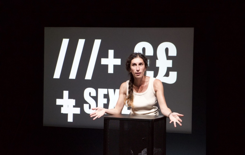 Alice Gozlan dans Chroniques d'une exploratrice de Zacharie Lorent photo Marjolaine Mansot