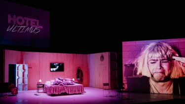 Aurore Fattier met en scène Le Dindon de Feydeau à La Comédie de Caen