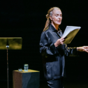 Carole Bouquet dans Le Professeur mis en scène par Muriel Mayette-Holtz