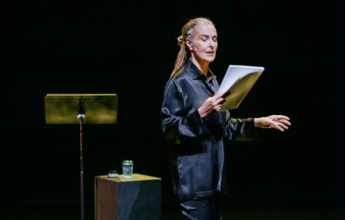Carole Bouquet dans Le Professeur mis en scène par Muriel Mayette-Holtz