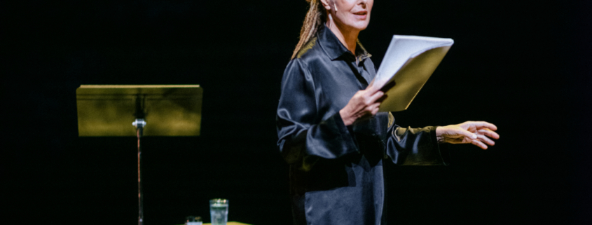 Carole Bouquet dans Le Professeur mis en scène par Muriel Mayette-Holtz