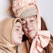 C'est un réflexe nerveux on n'y peut rien de Louise Herrero et Estelle Rotier © Julie Mitchell