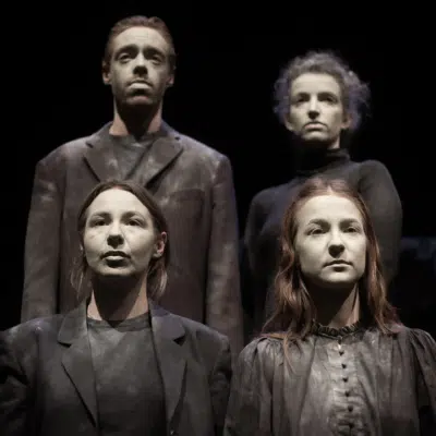 Entre la poubelle et l’éternité de Agata Kazmierska photo Celia Bolzoni