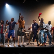 Michael De Cock et Junior Mthombeni mettent en scène Barber Shop Chronicles de Inua Ellams