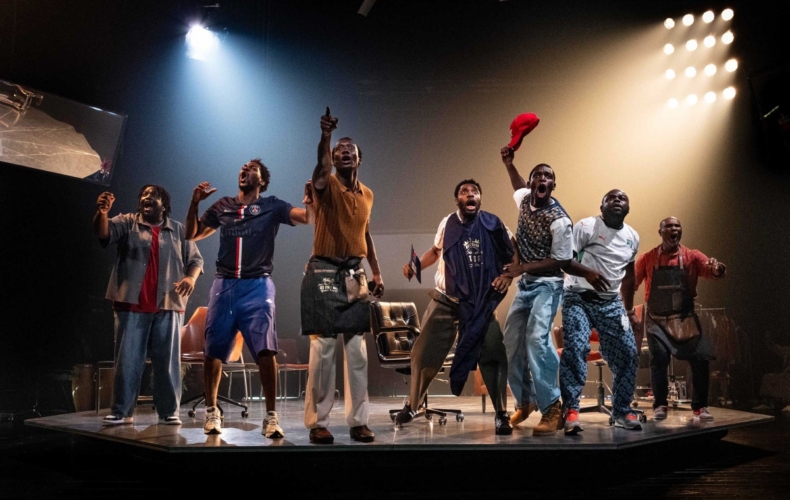 Michael De Cock et Junior Mthombeni mettent en scène Barber Shop Chronicles de Inua Ellams