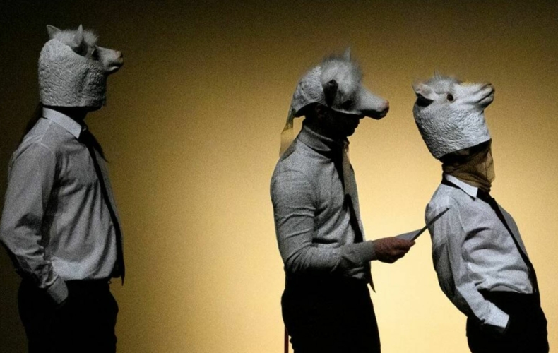 Quelle joie d’être un imbécile de Chloé Bonifay et Julien Romelard photo Thierry Cantalupo