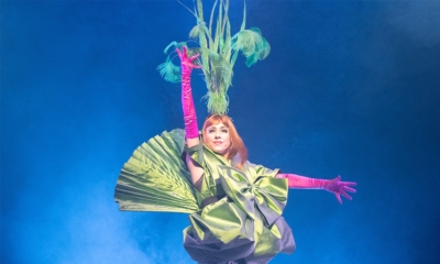 Sara Selma Dolorès dans Rire (pour en finir avec soi-même) photo Alice Piemme