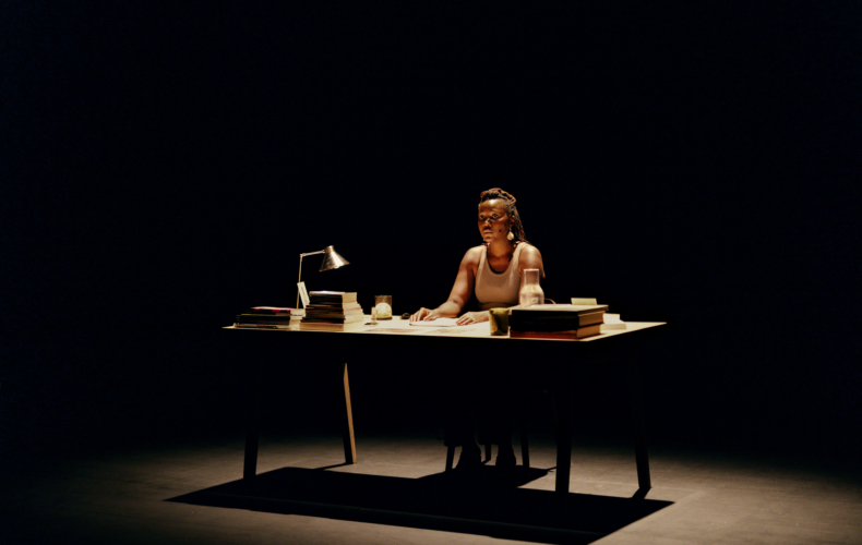 Alice Diop lit Le Voyage de la Vénus Noire de Robin Coste Lewis