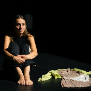 Marcial Di Fonzo Bo met en scène Au bon pasteur : peines mineures (2) de Sonia Chiambretto avec Inès Quaireau