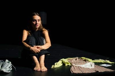 Marcial Di Fonzo Bo met en scène Au bon pasteur : peines mineures (2) de Sonia Chiambretto avec Inès Quaireau