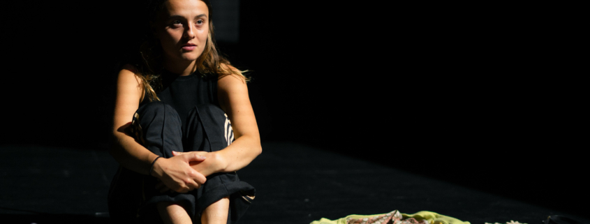 Marcial Di Fonzo Bo met en scène Au bon pasteur : peines mineures (2) de Sonia Chiambretto avec Inès Quaireau