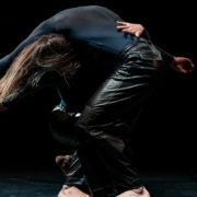 Charlotte Louvel et Noé Chapsal dans Les corps jetés