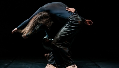 Charlotte Louvel et Noé Chapsal dans Les corps jetés