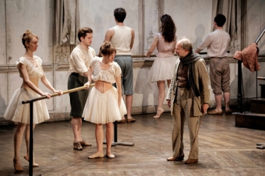 Clément Hervieu-Léger monte L'École de danse de Goldoni à la Comédie-Française
