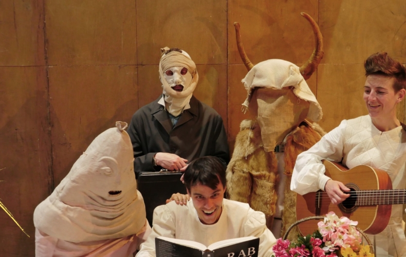 Malte Schwind met en scène Rien plus qu’un peu de moelle