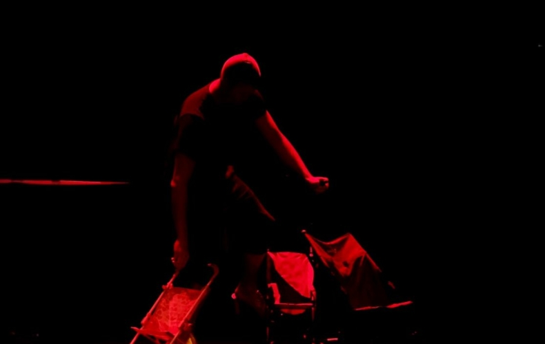 Maxime Taffanel dans 5 secondes de Catherine Benhamou, une mise en scène d'Hélène Soulié photo de épétition @ Jean-Christophe Sirve