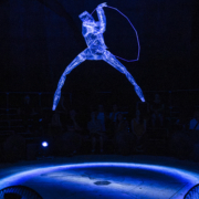 Nocturne (Parade) de Phia Ménard