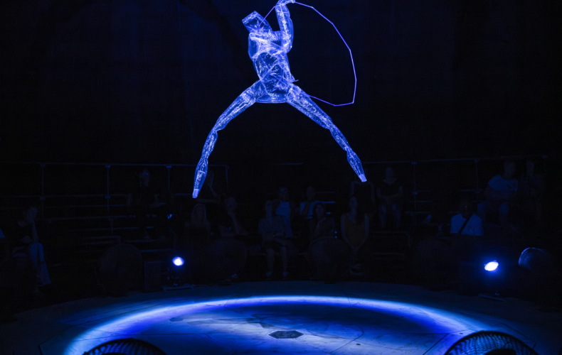 Nocturne (Parade) de Phia Ménard