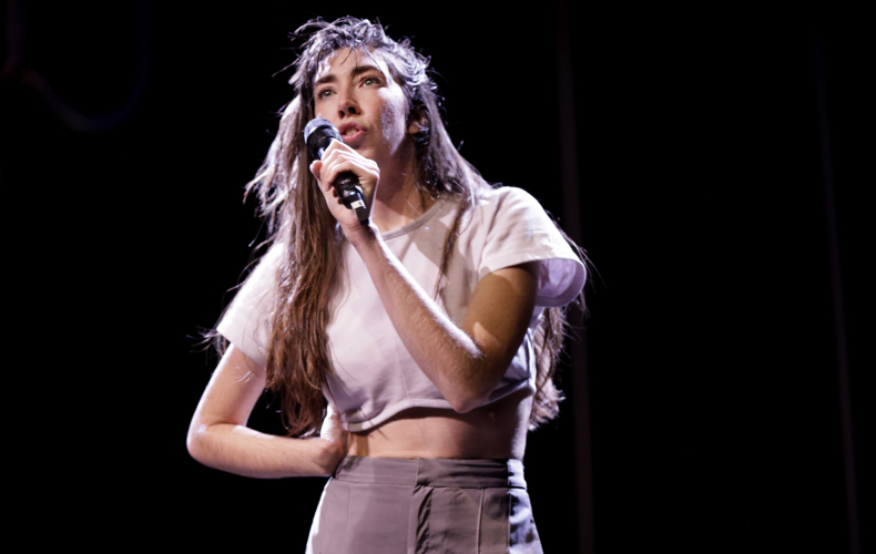 Suzanne de Baecque dans Mémoire de fille d'après Annie Ernaux