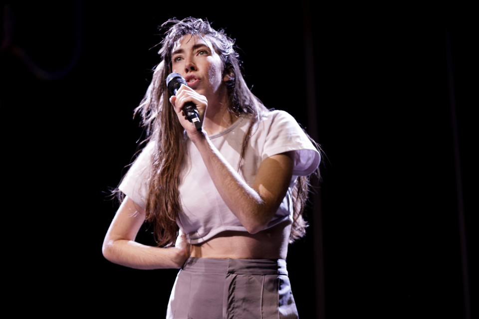 Suzanne de Baecque dans Mémoire de fille d'après Annie Ernaux