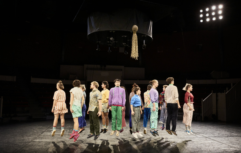 Le spectacle de la fin des études de la trente-septième promotion du Centre National des Arts du Cirque de Châlons-en-Champagne par Halory Goerger