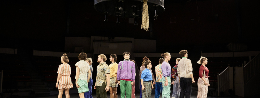 Le spectacle de la fin des études de la trente-septième promotion du Centre National des Arts du Cirque de Châlons-en-Champagne par Halory Goerger