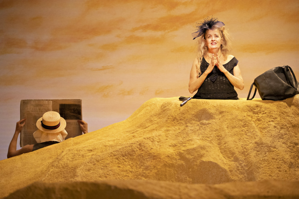 Alain Françon monte Oh les beaux jours de Beckett avec Dominique Valadié