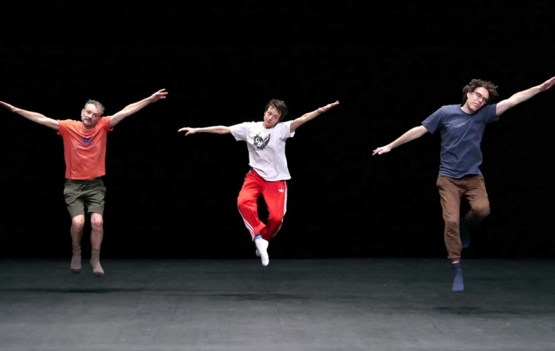 Alek Boff, Sarah Crépin et Julien Flament dans Le spectacle qui n’existe par La BaZooKa