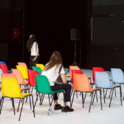 Audrey Bonnet et Victoria Quesnel dans Sœurs (Audrey & Victoria) de Pascal Rambert