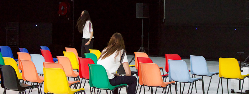 Audrey Bonnet et Victoria Quesnel dans Sœurs (Audrey & Victoria) de Pascal Rambert