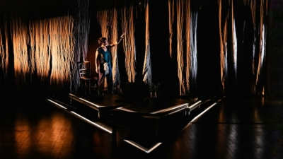 Émilie Wiest dans Le Sanctuaire d'après le roman de Laurine Roux photo Denis Leonhardt