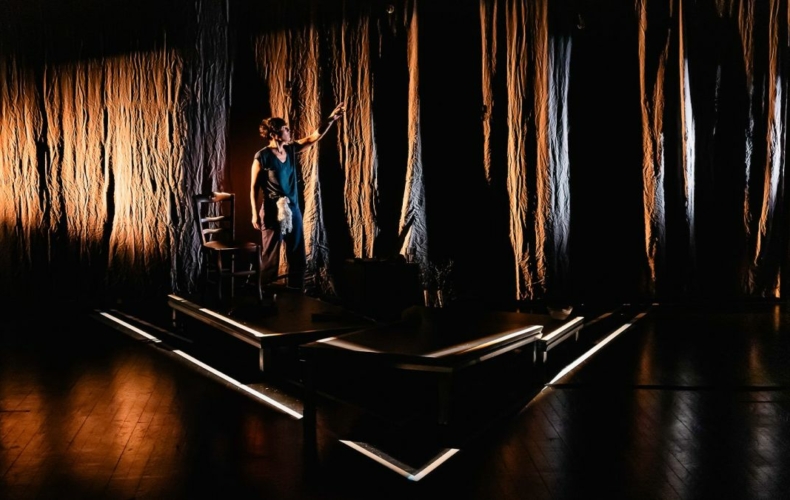 Émilie Wiest dans Le Sanctuaire d'après le roman de Laurine Roux photo Denis Leonhardt