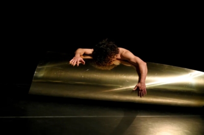 Everything brings us back to the body de Ehsan Hemat photo Teodora Georgieva