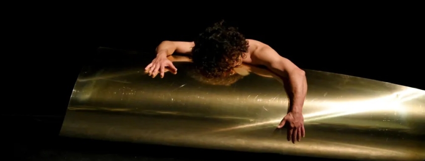 Everything brings us back to the body de Ehsan Hemat photo Teodora Georgieva