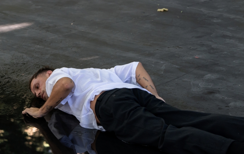 La déclaration d'amour de Louis Hee à John de Nicolas Barry