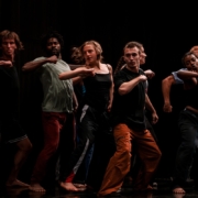 Nous n’arrivons pas les mains vides de Balkis Moutashar